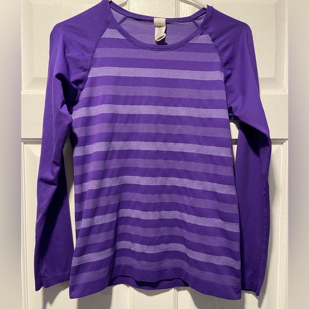 Women’s athletic long sleeve